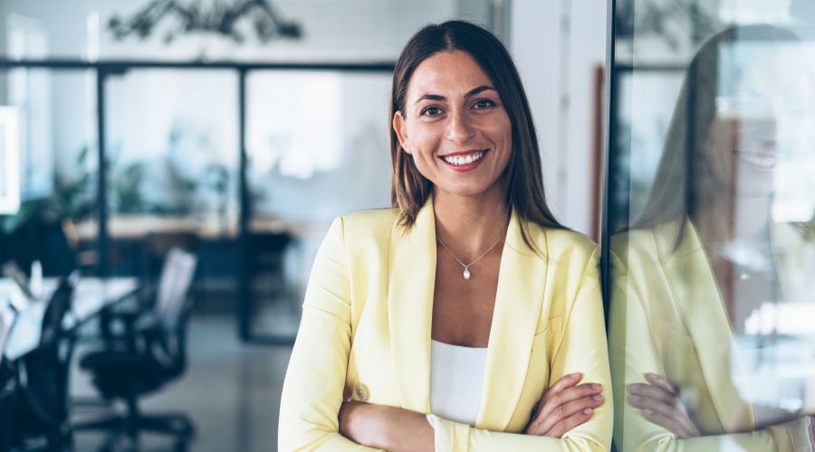 La Business Development Manager di MedPro Nutraceuticals in un ufficio