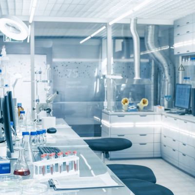 Interno di un laboratorio medico per la produzione di integratori