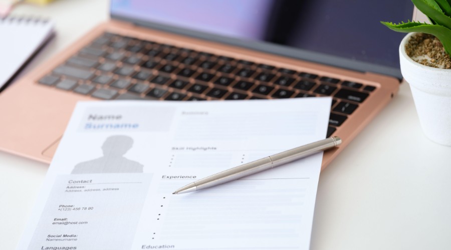 In questa foto viene mostrato un curriculum vitae