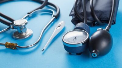 In questa foto vengono mostrati alcuni esempi di strumenti del settore dispositivi medici