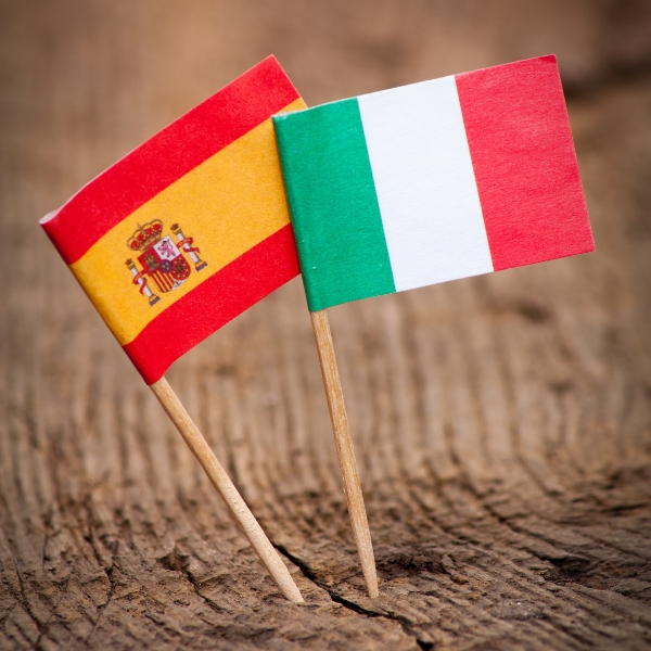 Siamo una società di recruiting in Italia specializzata su clienti esteri. L'immagine rappresenta le bandiere della Spagna e dell'Italia