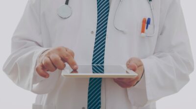 medico con un tablet