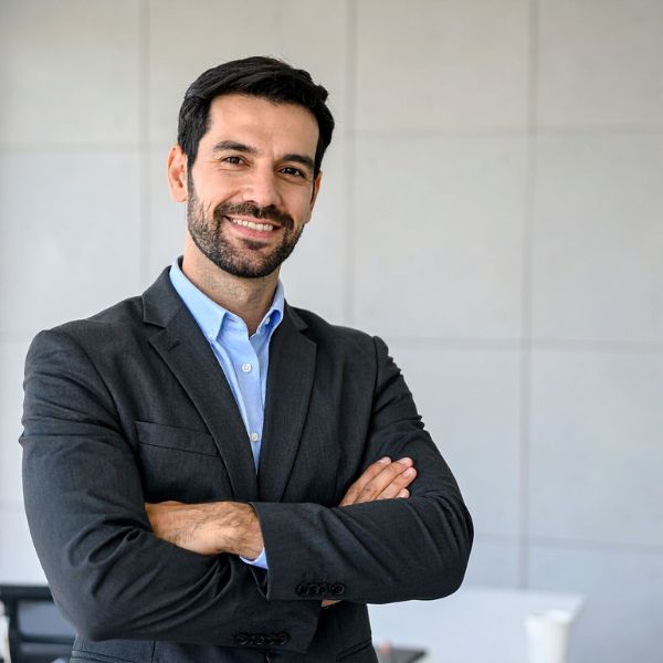 figura in primo piano di un corporate paralegal